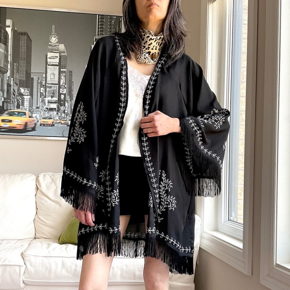 Bohemian embroidered fringe kimono - Picture 3 of 15